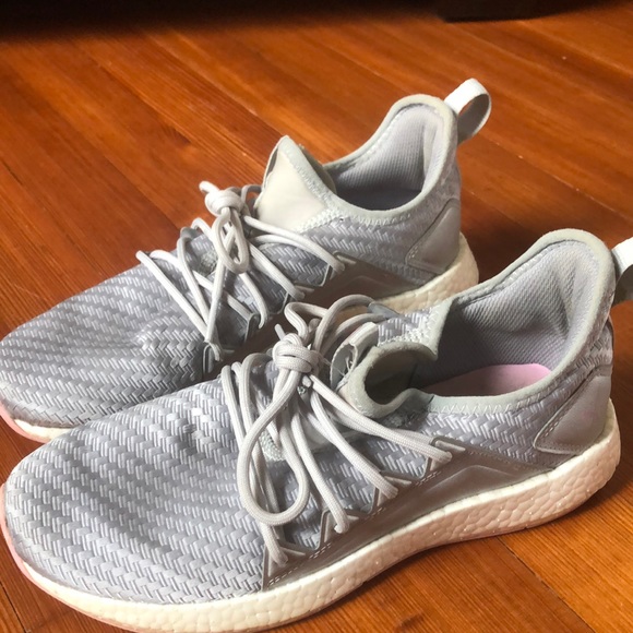 🩶🩷 Puma sneakers - Picture 1 of 3